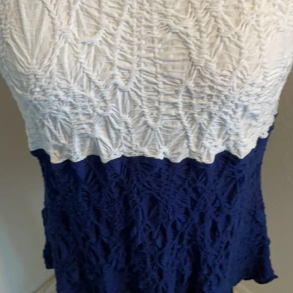 Sno Skins Woman’s Sleeveless Top Size Large White/Blue - Picture 2 of 5